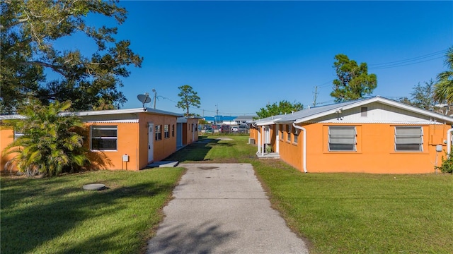 view of side of property featuring a yard