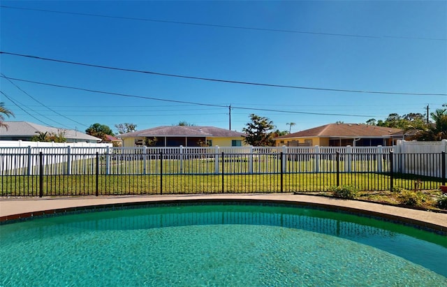 view of swimming pool