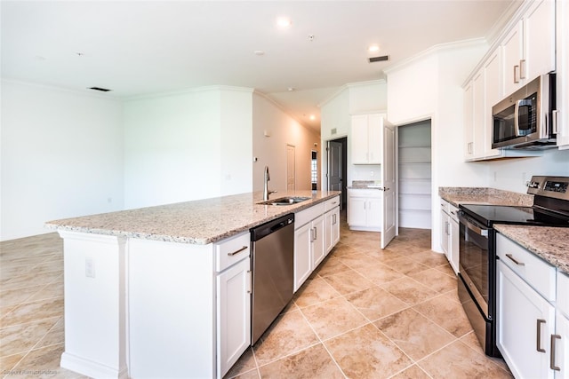 kitchen with a kitchen island with sink, white cabinets, crown molding, sink, and stainless steel appliances