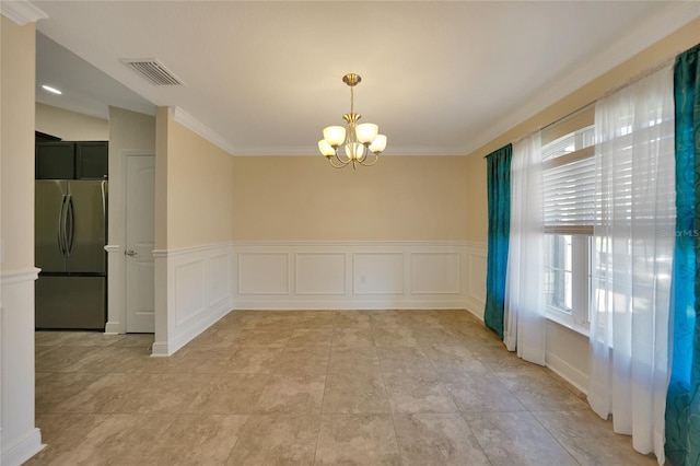 spare room featuring crown molding, light tile patterned floors, a healthy amount of sunlight, and a notable chandelier