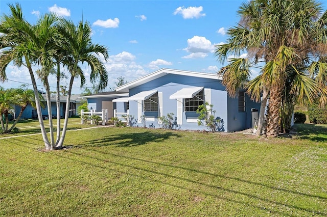 view of front of home with a front lawn