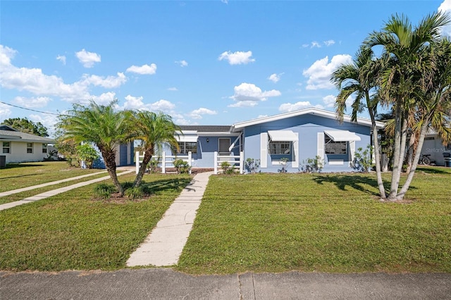 view of front of home featuring a front lawn