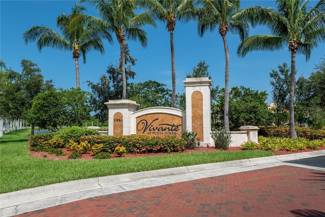 view of community / neighborhood sign