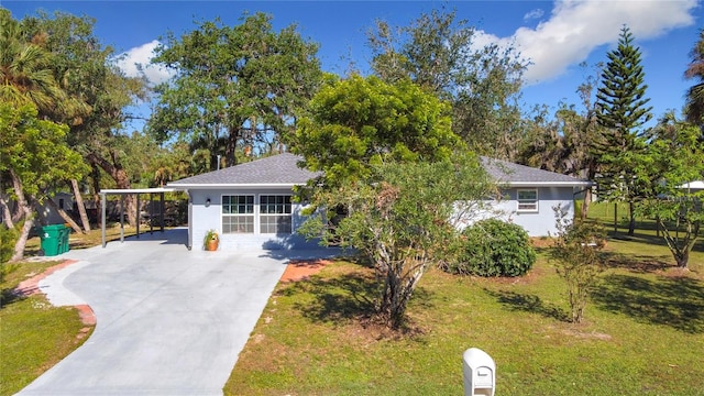 view of front of house with a carport and a front lawn