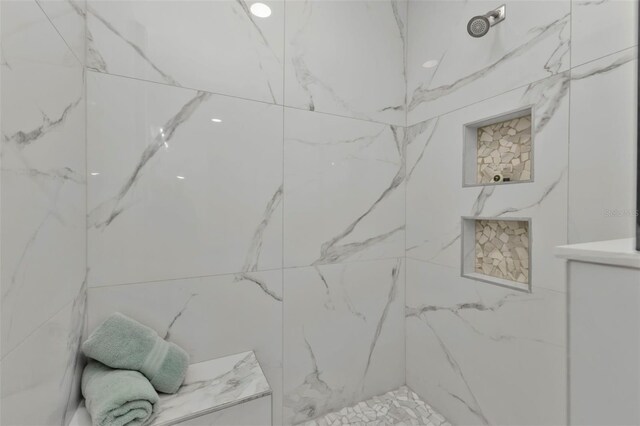 bathroom featuring a tile shower