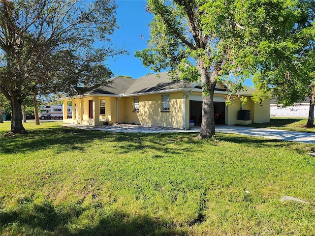 view of front of house with a front lawn