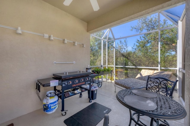 sunroom / solarium featuring ceiling fan