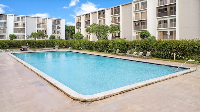 view of swimming pool