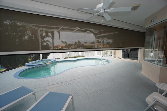 view of pool featuring an in ground hot tub and ceiling fan