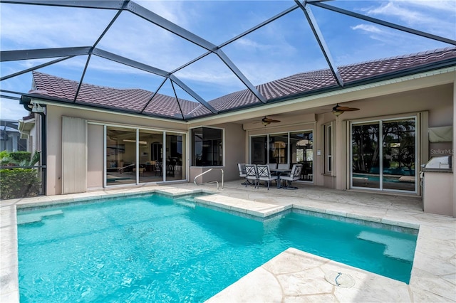 view of swimming pool with a lanai, ceiling fan, and a patio area