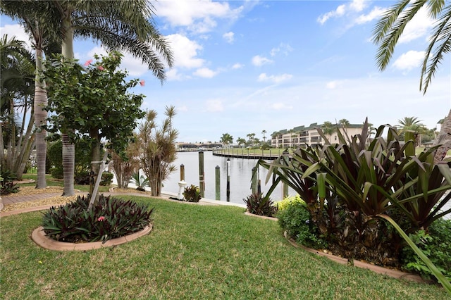 view of yard featuring a water view