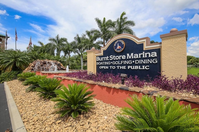 view of community / neighborhood sign