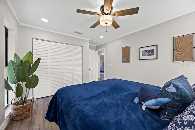 bedroom featuring ornamental molding, a closet, ceiling fan, and dark wood-type flooring