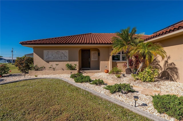 view of front of property with a front yard