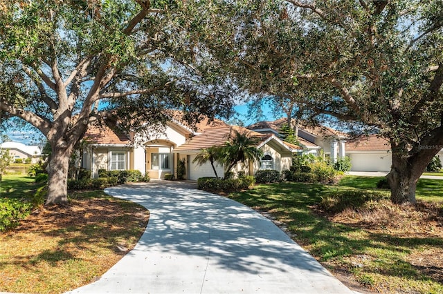 view of front of house featuring a front yard