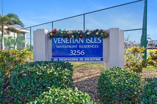 view of community / neighborhood sign