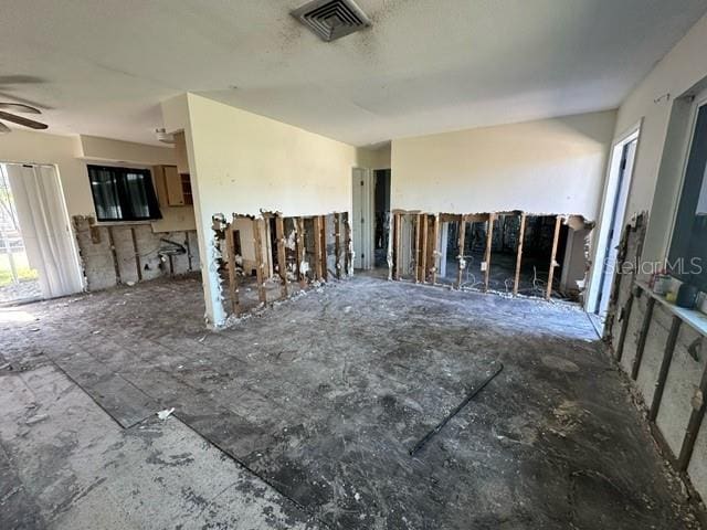 miscellaneous room with ceiling fan