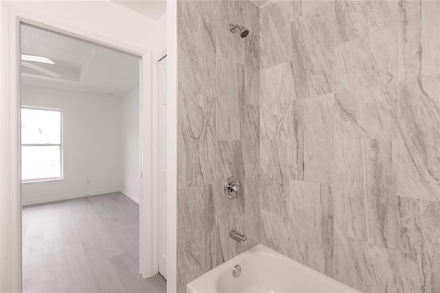 bathroom with tiled shower / bath combo