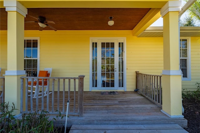 doorway to property with ceiling fan