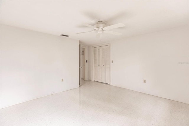 empty room featuring ceiling fan