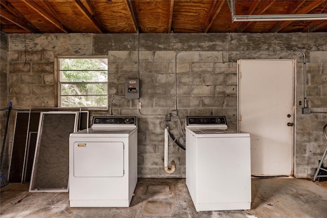 laundry room with washer and clothes dryer