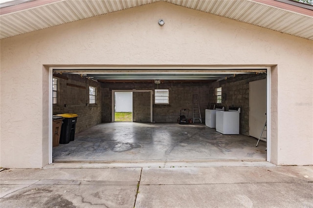 garage with washing machine and clothes dryer