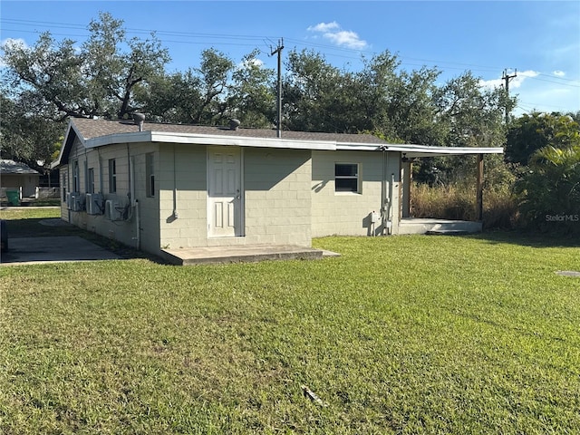 rear view of house featuring a lawn