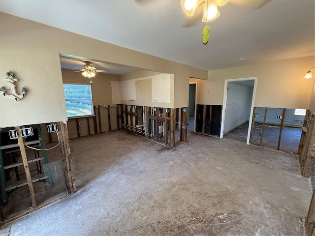 empty room with ceiling fan