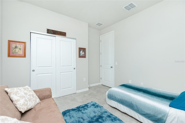 bedroom with a closet