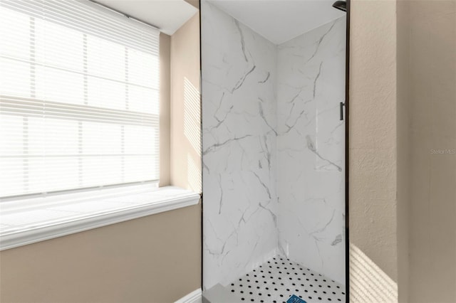 bathroom featuring tiled shower