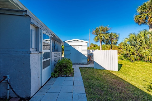 view of yard with a storage unit