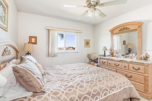 bedroom with ceiling fan