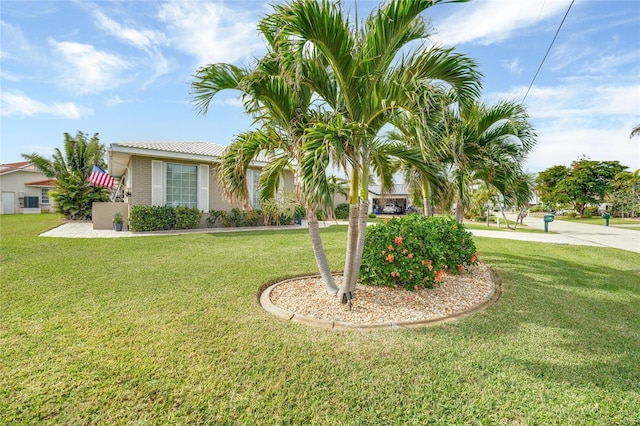 view of front facade with a front yard