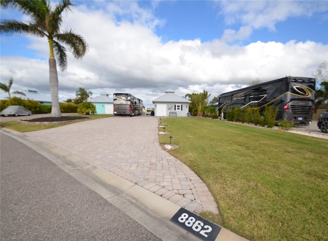 view of front of house with a front yard