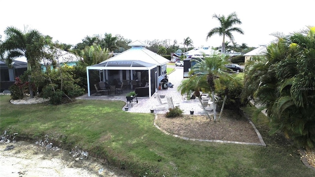 view of yard featuring a patio area