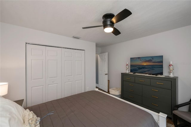 bedroom with ceiling fan and a closet