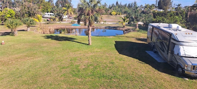 view of yard featuring a water view