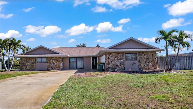 single story home with a front lawn