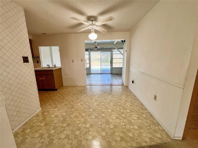 spare room with ceiling fan and a textured ceiling