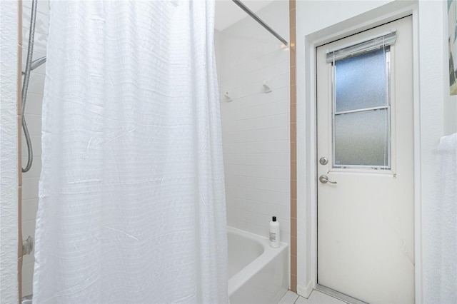 bathroom with shower / tub combo