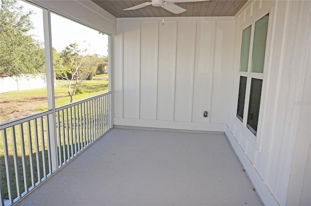 balcony featuring ceiling fan