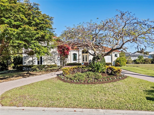 view of front facade featuring a front yard