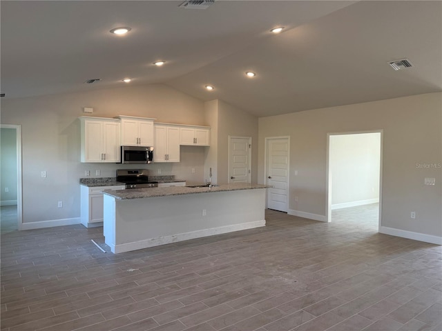 kitchen featuring a kitchen island with sink, a sink, visible vents, white cabinets, and appliances with stainless steel finishes