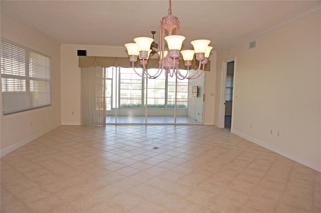 empty room with crown molding and a notable chandelier