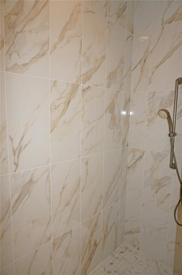 bathroom featuring tiled shower