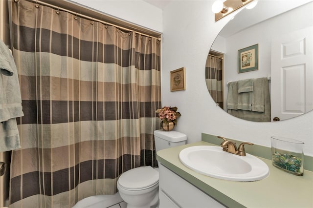 bathroom with a shower with shower curtain, vanity, and toilet