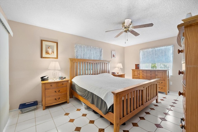 bedroom featuring ceiling fan and a textured ceiling