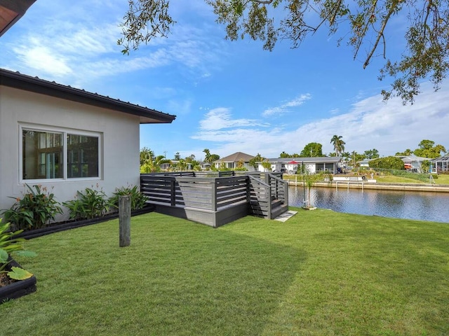 view of yard featuring a water view