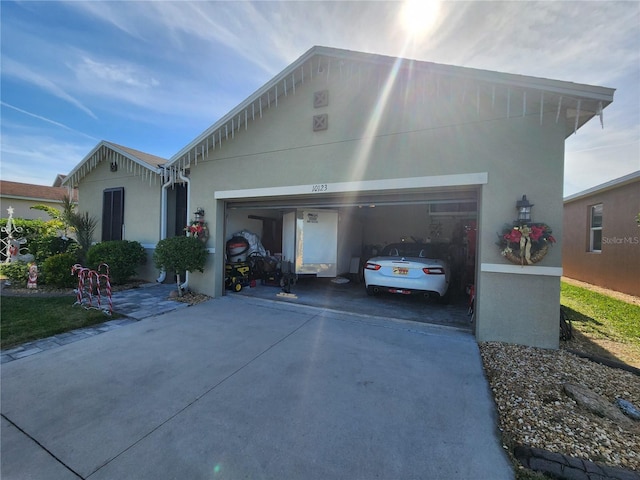 view of front facade featuring a garage