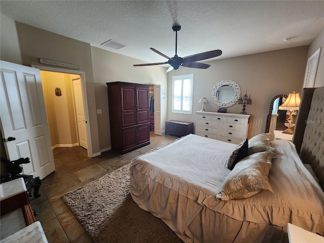 bedroom featuring ceiling fan and a textured ceiling